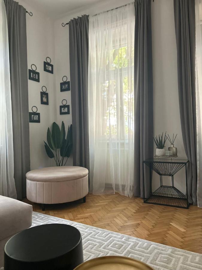 Apartment 5 Min Schoenbrunn Gloriette, Direct To City Center, Free Parking Vienna Exterior photo